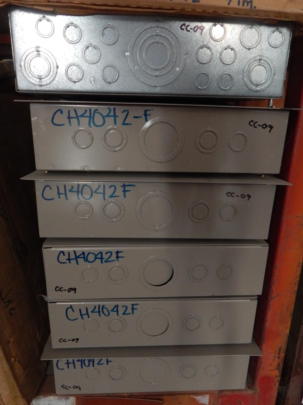 Centro de carga 21 circuitos modelo CH4042-F marca Cutler Hammer - imagen 1