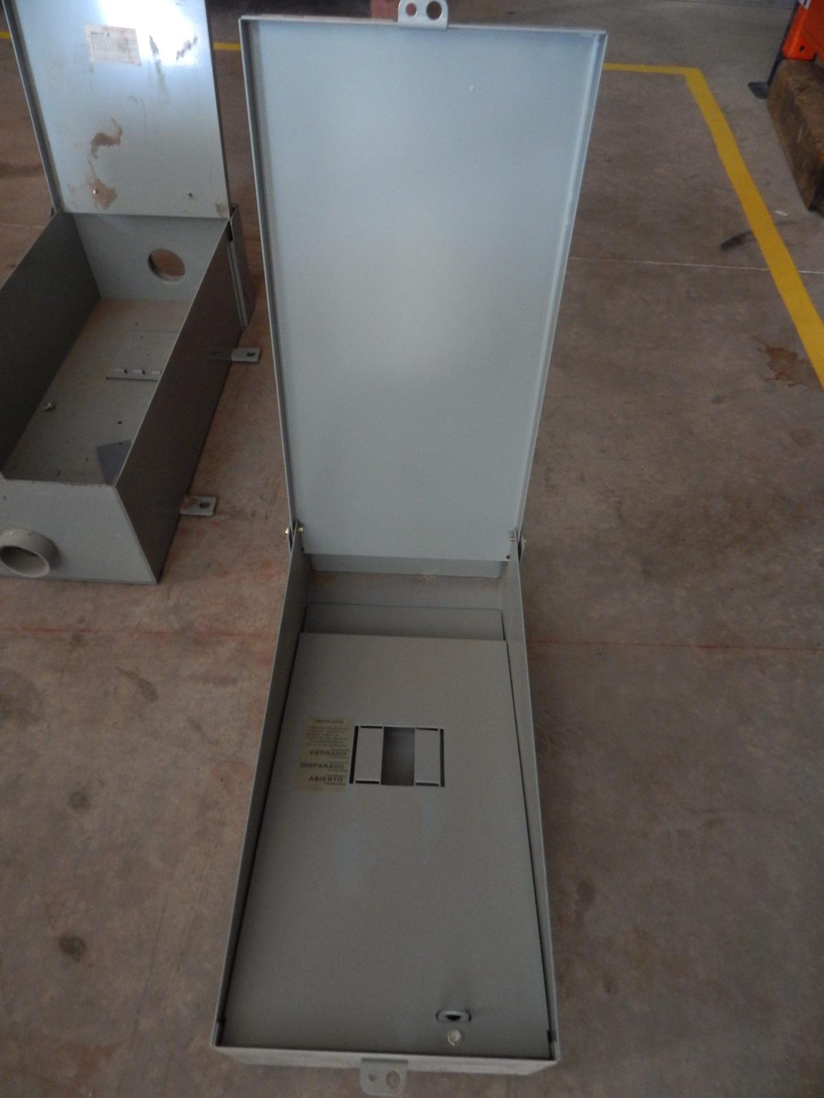 Gabinete para arrancador e interruptor 22x45 cm marca Culter Hammer - imagen 1