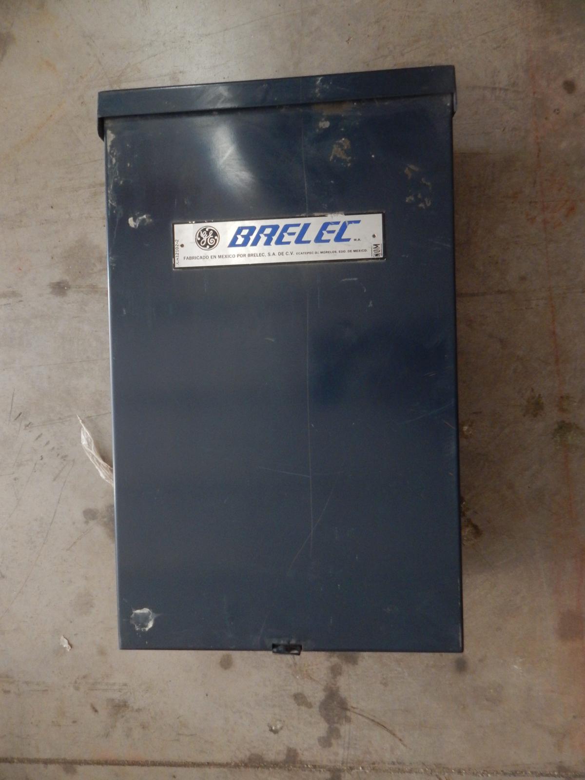 Gabinete para Interruptor 53x33 cm modelo TF-225-3R marca Brelec - imagen 1