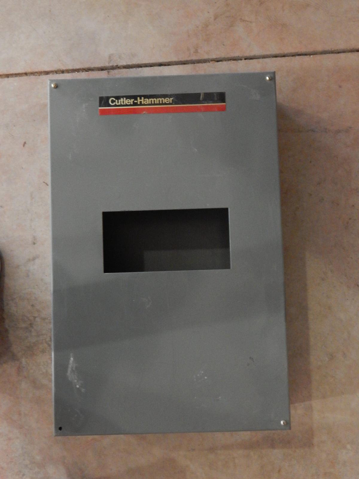 Gabinete vacío para uso general de 38x38 cm marca Cutler Hammer - imagen 1