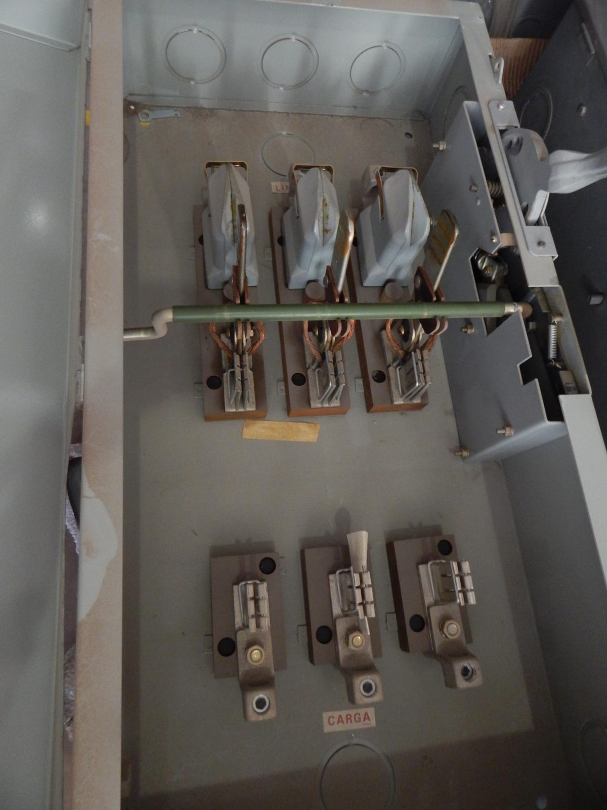 Interruptor de Seguridad 400 AMP 600 V modelo 4105H315 marca Cutler Hammer - imagen 1
