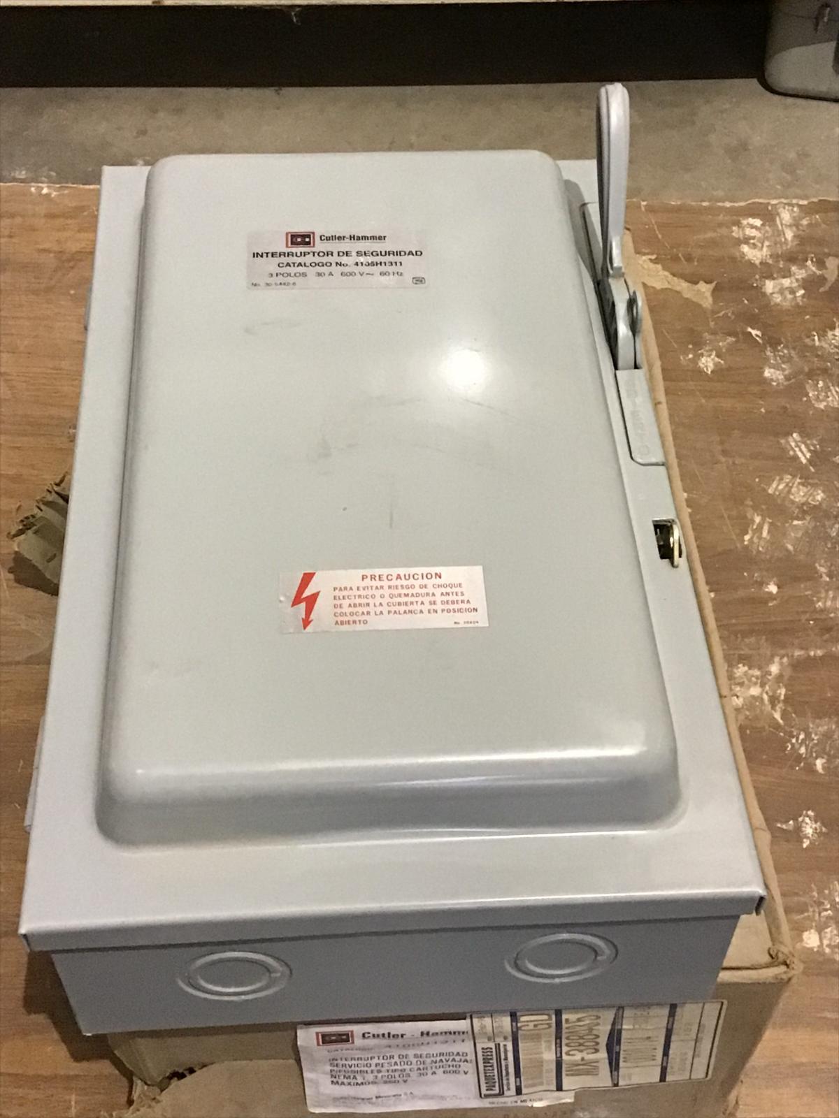 Interruptor de seguridad 30 A 600 V 3 polos modelo 4105H1311 marca Cutler-Hammer - imagen 1