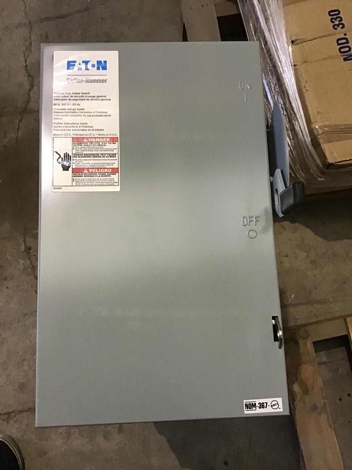 Interruptor de seguridad 60 AMP 240 V modelo DG322NGB marca Cutler Hammer - imagen 1