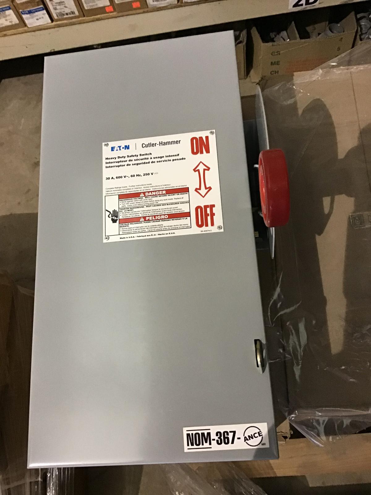 Interruptor de seguridad 30 AMP 600 V modelo DH363FGK marca Cutler Hammer - imagen 1