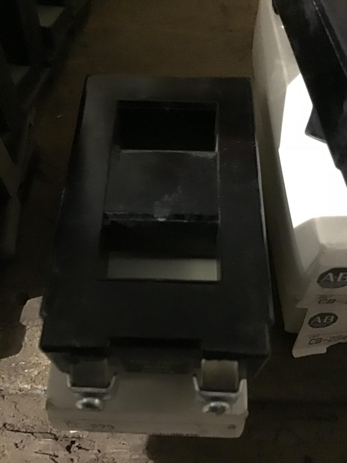 Bobina marca Allen-Bradley modelo CC-273 - imagen 1