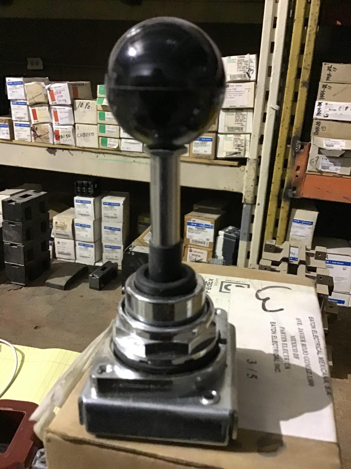 Palanca de mando modelo 10250T452 marca Cutler Hammer - imagen 1