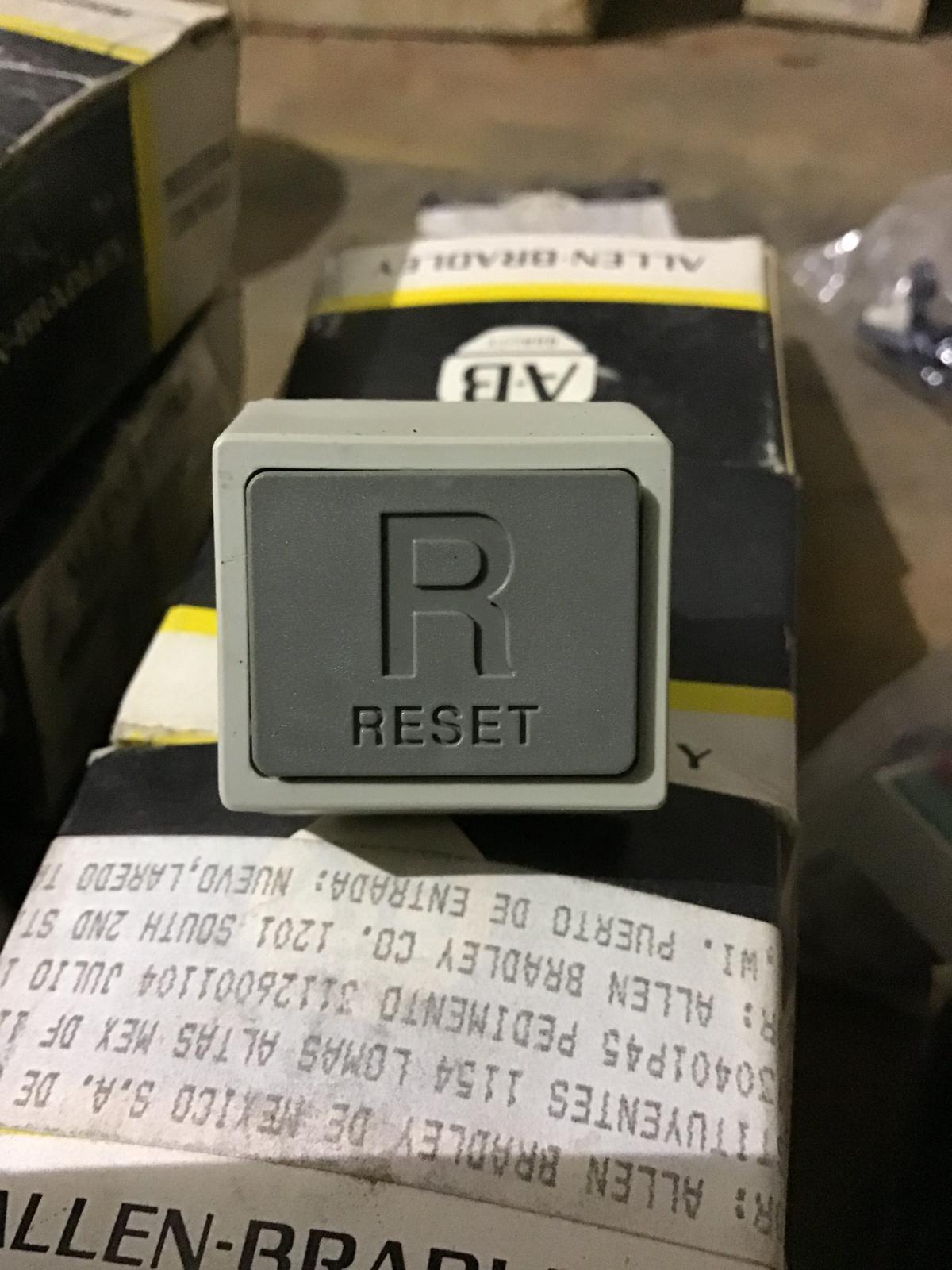 Pulsadores Reset Externos marca Allen-Bradley modelo 198-MR2 - imagen 1
