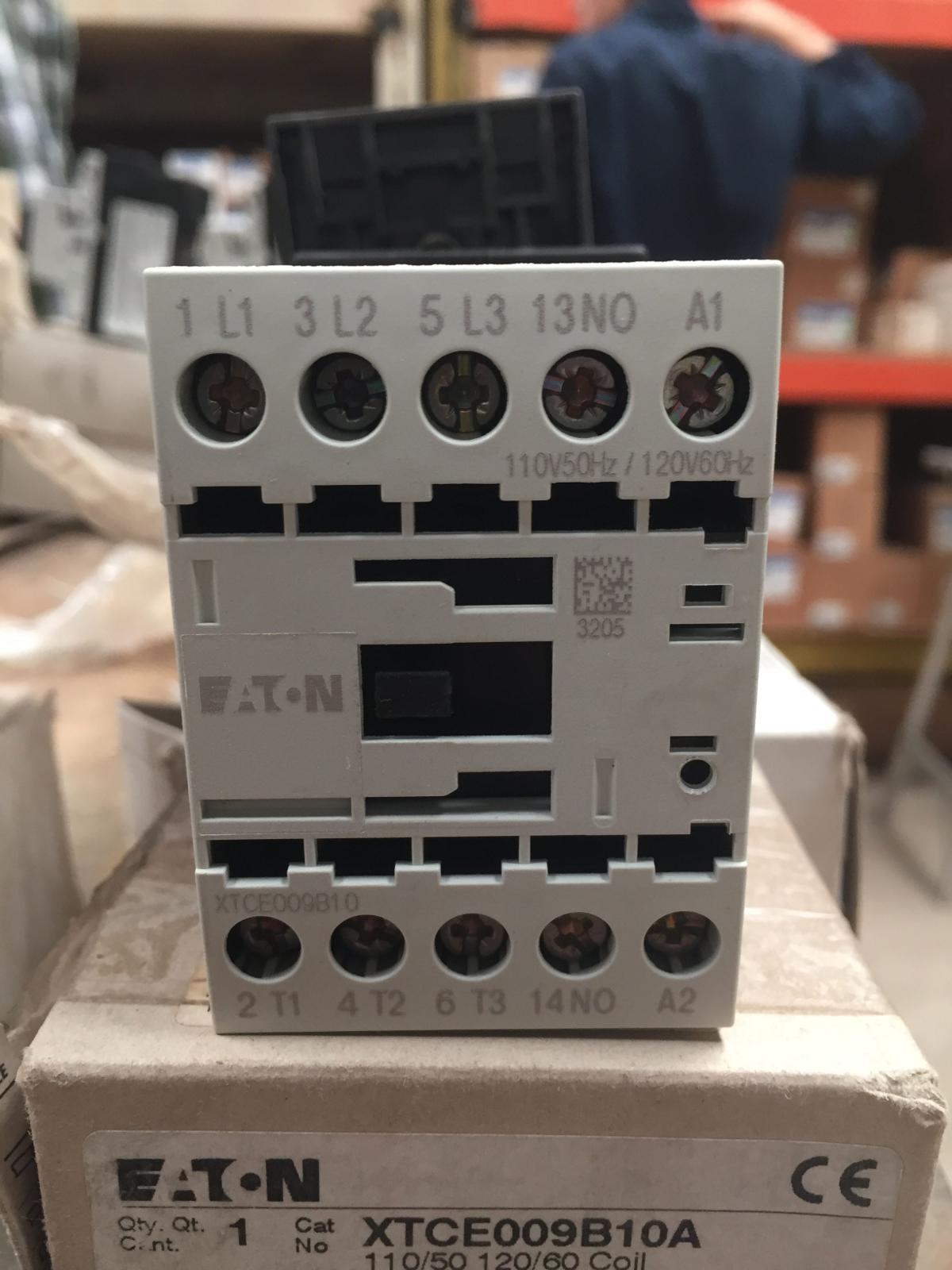 Contactor 3 Polos 9 AMP modelo XTCE009B10A marca EATON - imagen 1