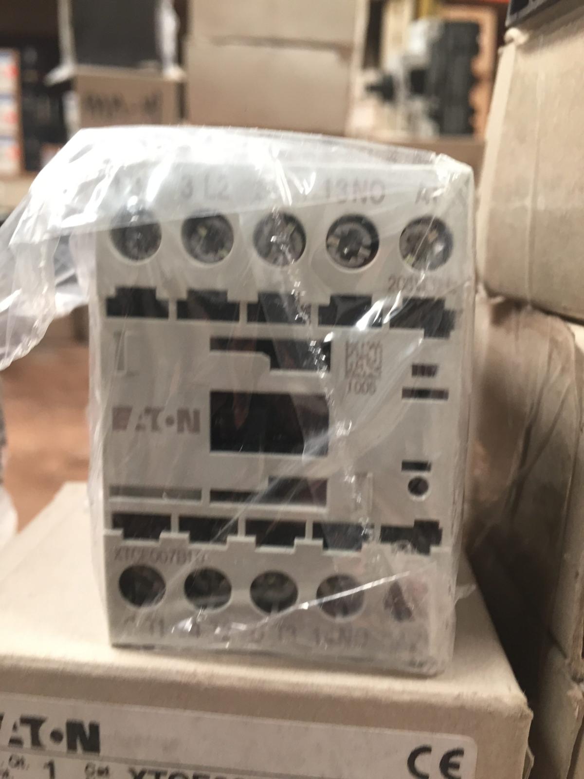 Contactor 3 Polos 7 AMP modelo XTCE007B10E marca Eaton - imagen 1