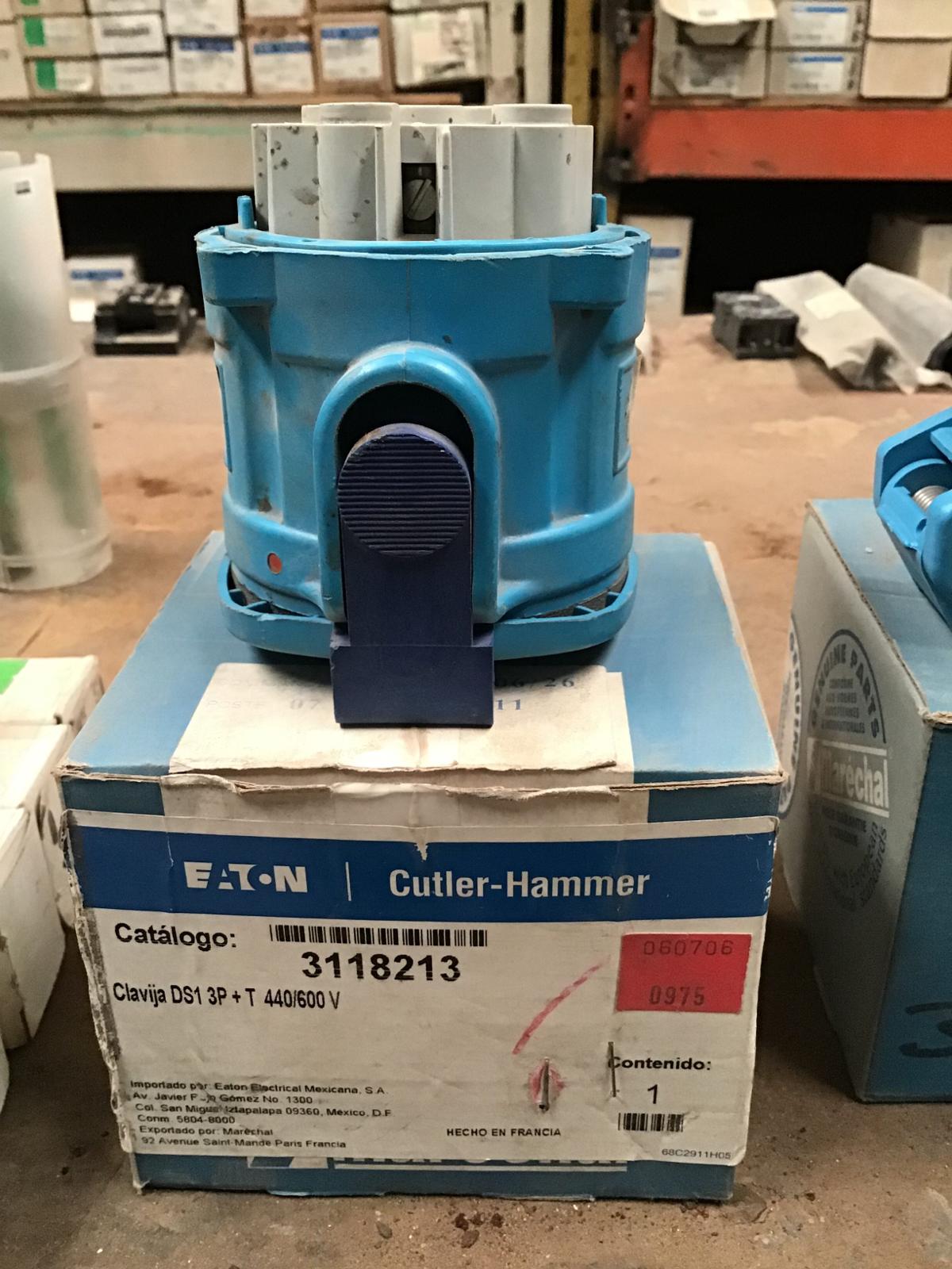 Clavija Cat. 3118213 marca Eaton cutler hammer - imagen 1