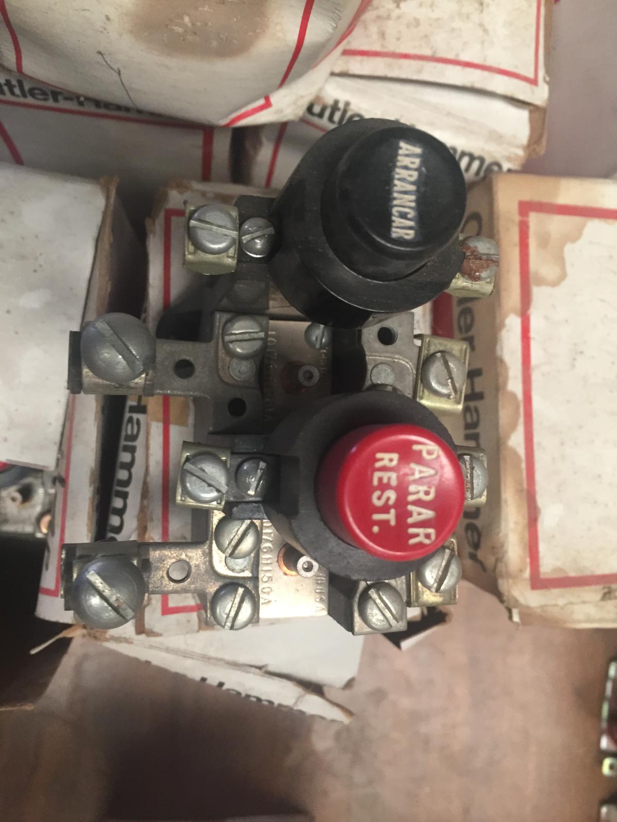 Relevadores de Reset doble botón 3 polos modelo 10176H150A marca Cutler Hammer - imagen 1