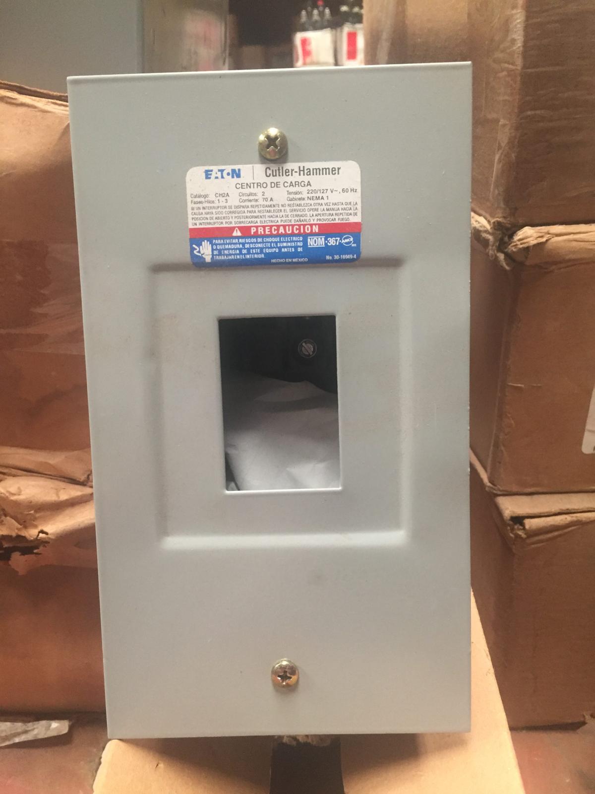 Centro de carga 70 AMP modelo CH2A marca Cutler Hammer - imagen 1