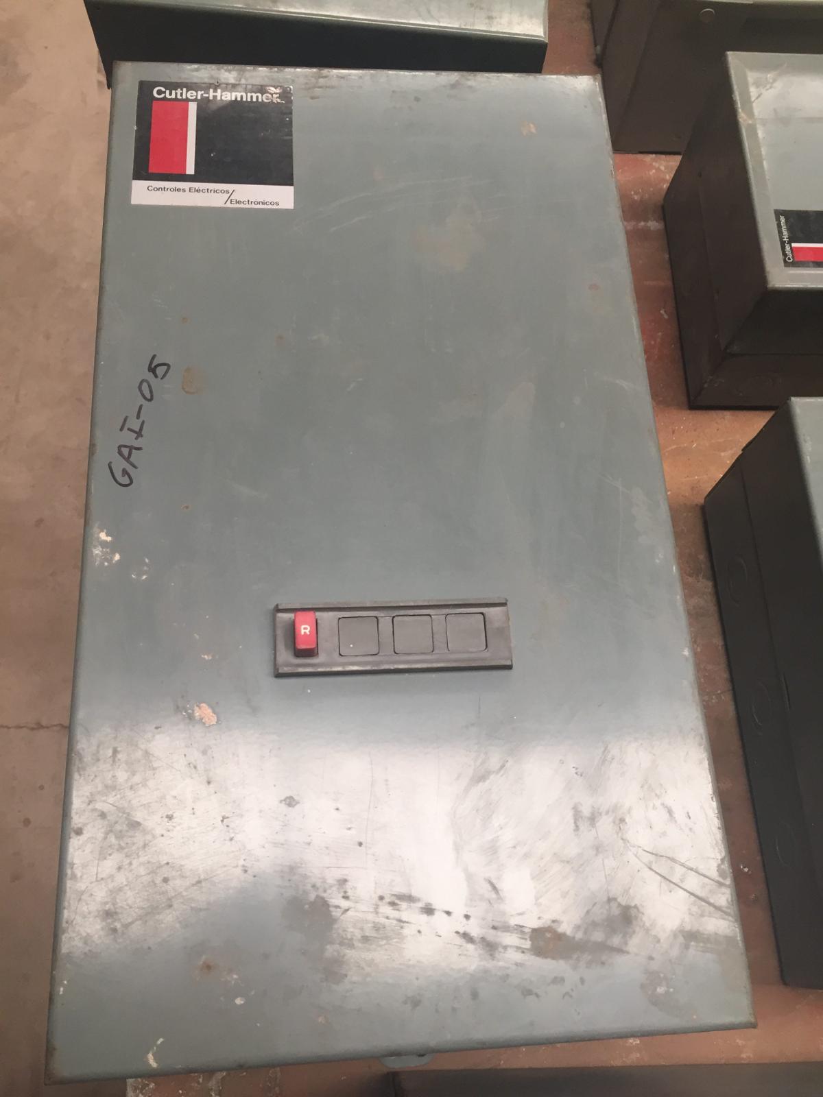 Gabinete para arrancador 90 AMP 29x52 cm marca Cutler Hammer - imagen 1