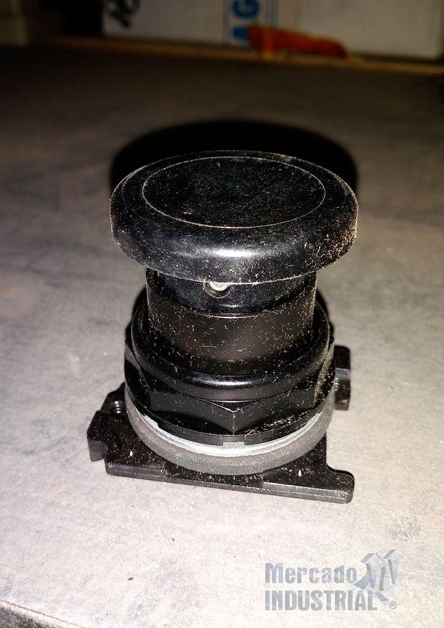 Botón operador hongo modelo 10250T121RC marca Cutler Hammer - imagen 1