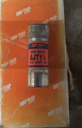 Fusible 1 1/4 AMP 600V modelo AJT1 1/4 marca Amp Trap - imagen 1