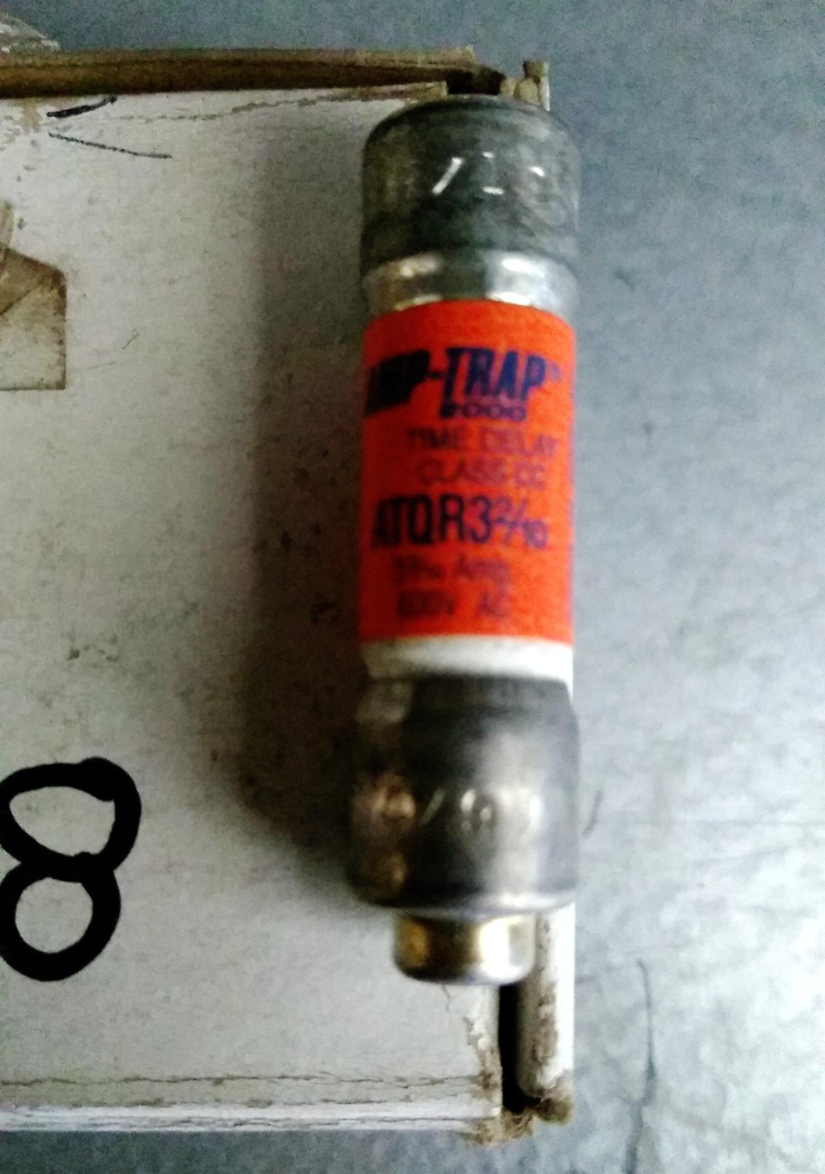 Fusible 3 2/10 AMP 600V modelo ATQR32/10 marca Ferraz Shawmut - imagen 1