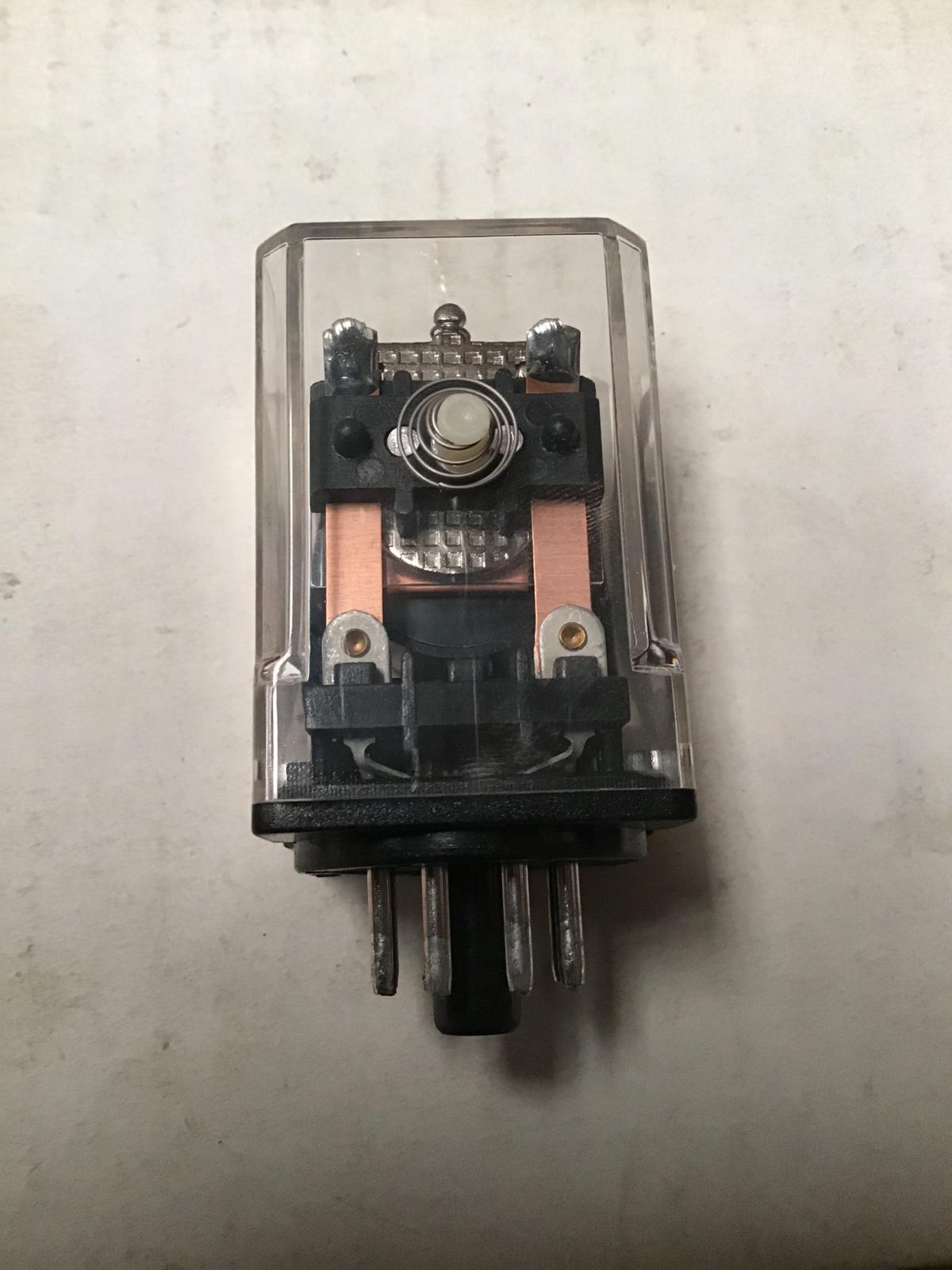 Relé 120 VAC COIL modelo D3PR2A marca Eaton - imagen 1