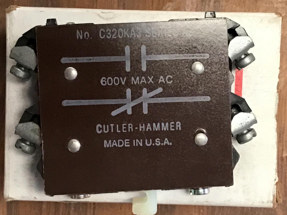 Contacto auxiliar 600V MAX AC modelo C320KG922 marca Cutler Hammer - imagen 1