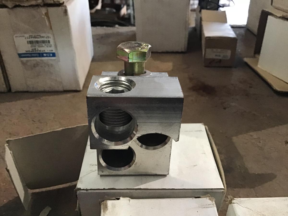 Terminal neutro modelo TA800MA2 marca Cutler-hammer - imagen 1