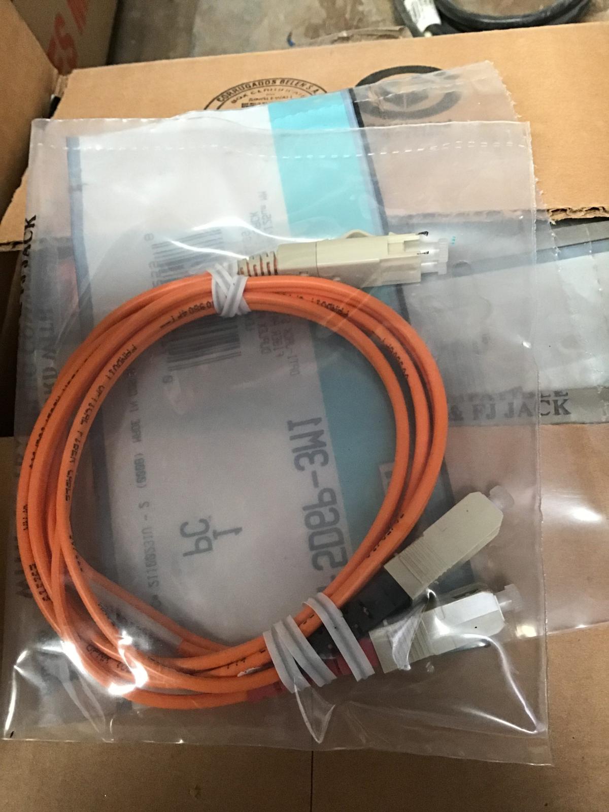 Fibra de 1m marca PANDUIT modelo F5D6P-3M1 - imagen 1