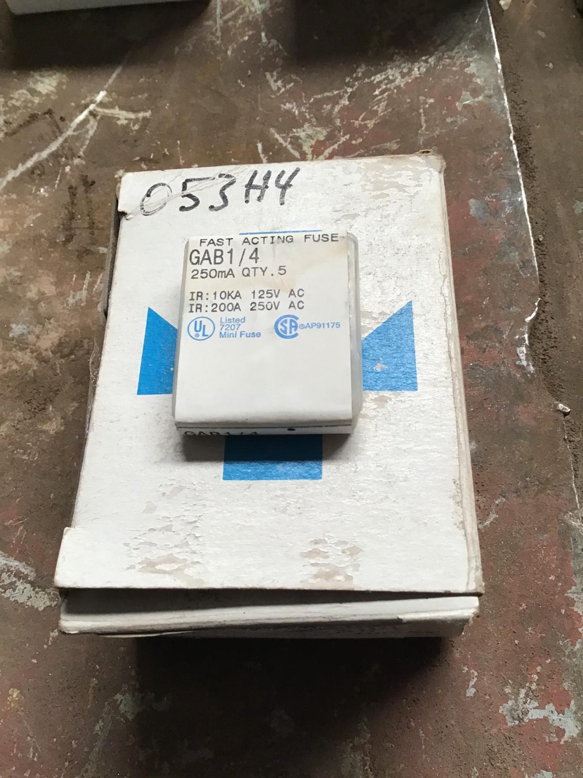 Fusible acción rápida 250 mA 125/250 VAC modelo GAB1/4 marca Gould Shawmut - imagen 1