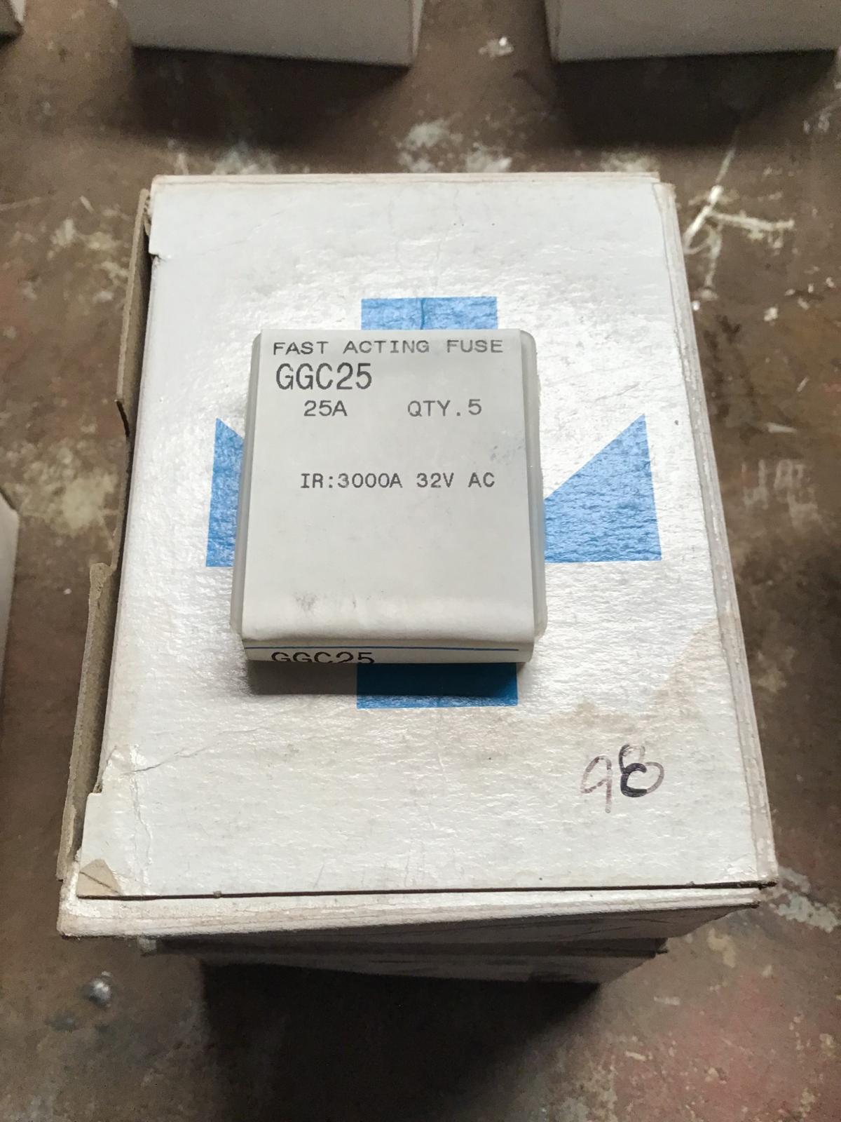Fusible de acción rápida 25 AMP 125VAC modelo GGC25 marca Gould Shawmut - imagen 1