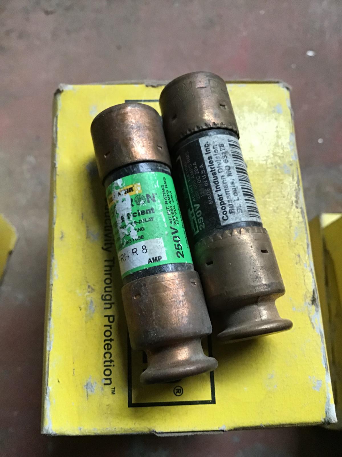 Fusible de retardo 8 AMP 250V modelo FRN-R-8 marca Bussmann - imagen 1