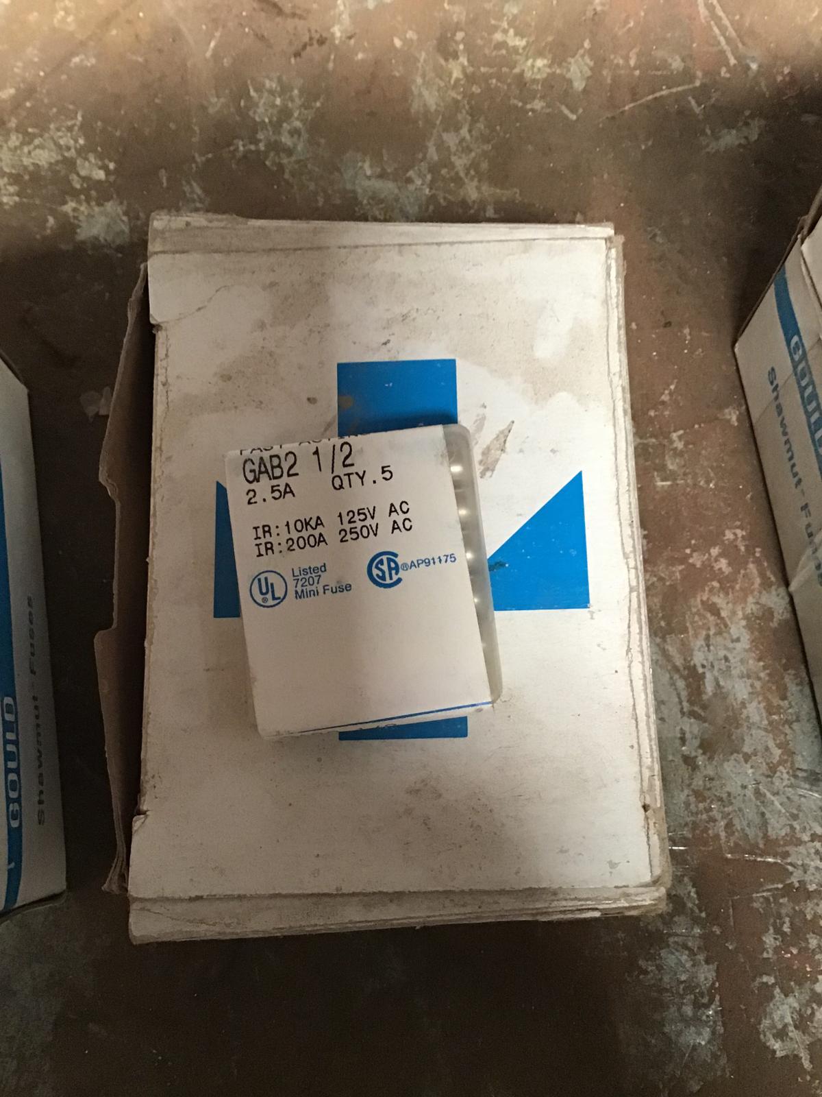 Fusible acción rápida 2.5 AMP 125VAC modelo GAB2 1/2 marca Gould Shawmut - imagen 1