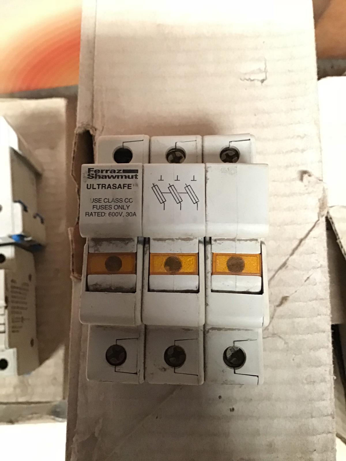 Porta fusible 30 AMP 600V 3 polos modelo USCC3I marca Ferraz Shawmut - imagen 1