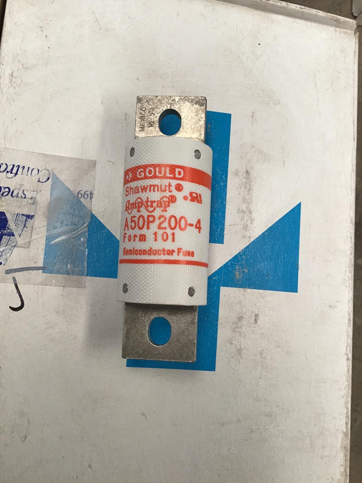Fusible 200 AMP 500V modelo A50P200-4 marca Gould Shawmut - imagen 1