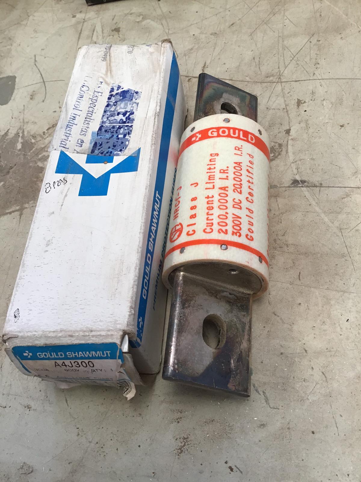 Fusible 300 AMP 600V modelo A4J300 marca Gould Shawmut - imagen 1