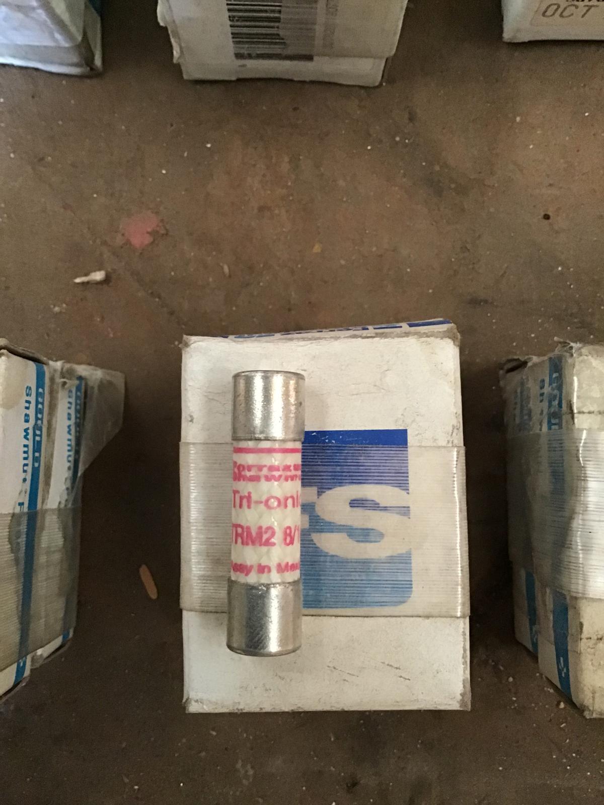 Fusible 2 8/10 AMP 250V modelo TRM2-8/10 marca Ferraz Shawmut - imagen 1