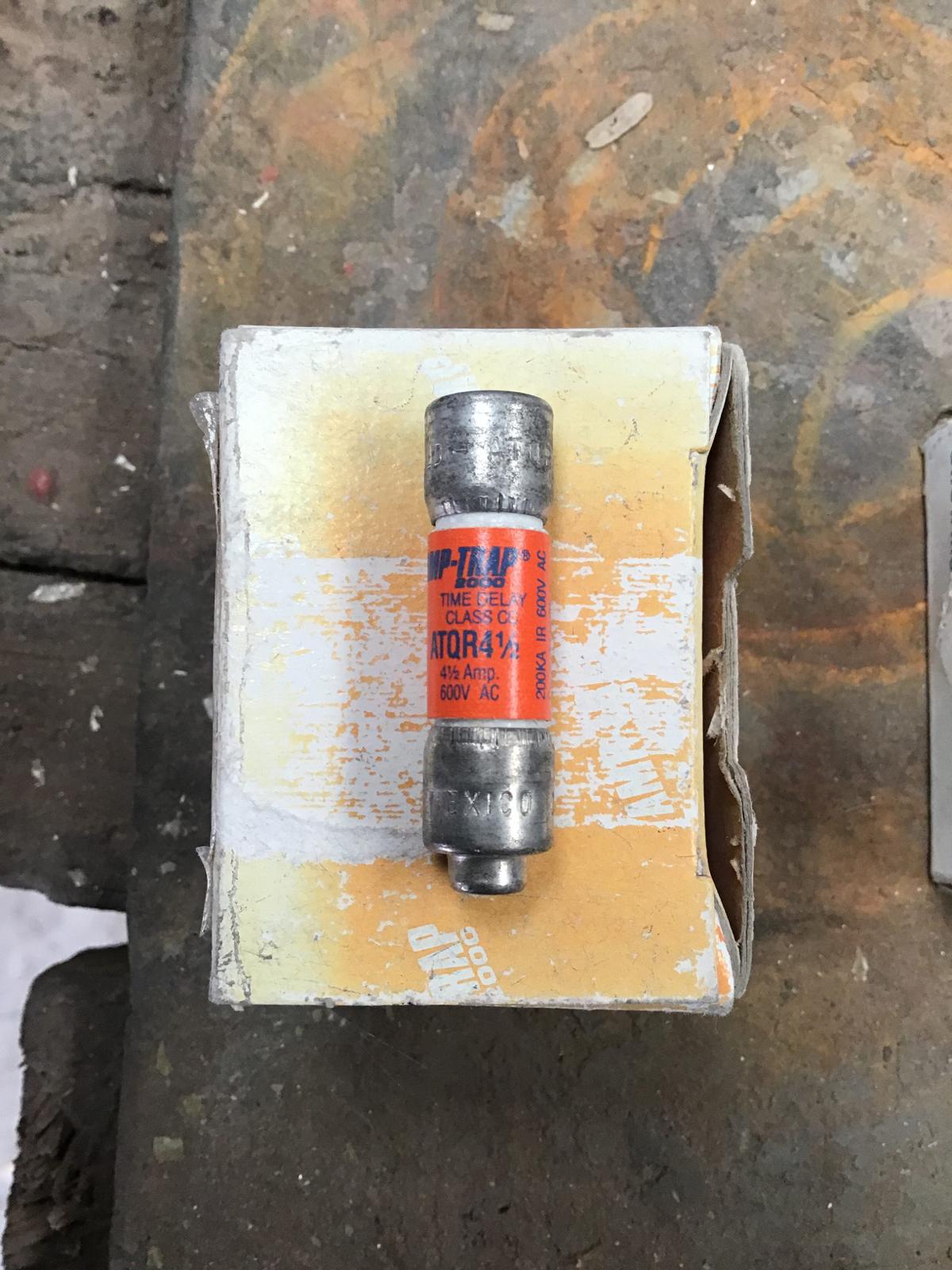 Fusible 4 1/2 AMP 600V modelo ATQR 4 1/2 marca Gould Shawmut - imagen 1