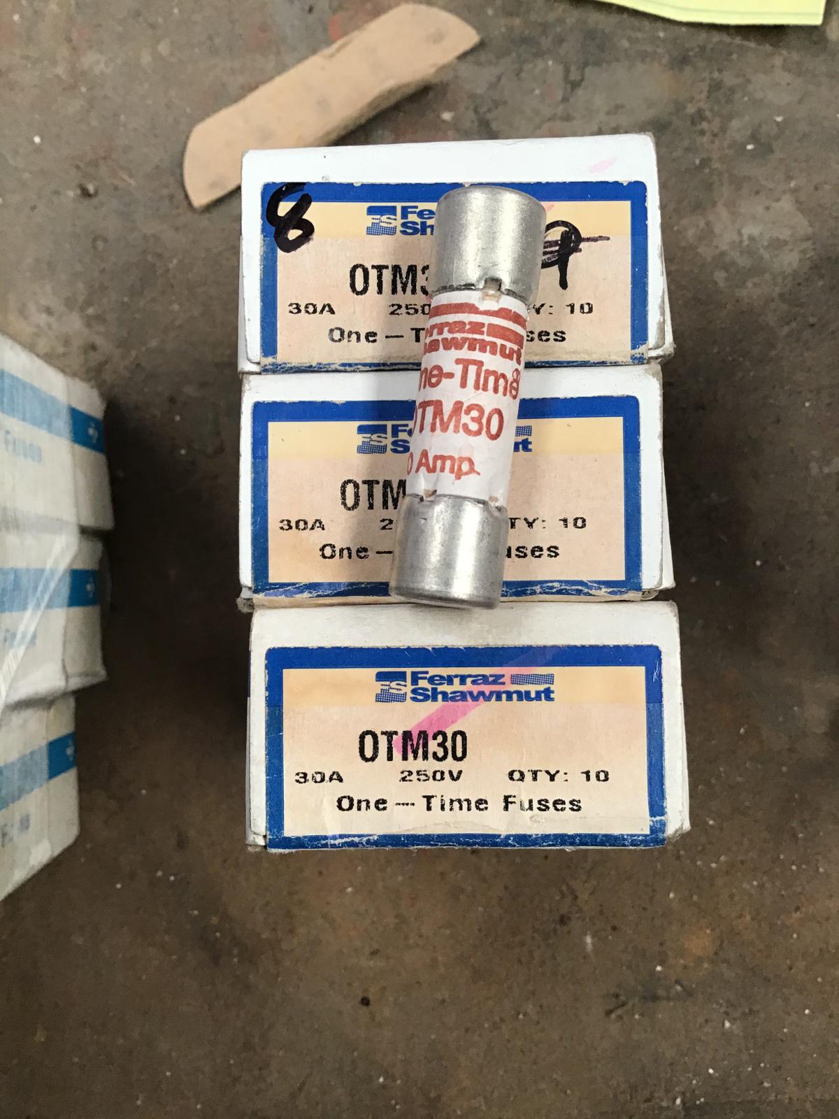 Fusible 39 AMP 250V modelo OTM30 marca Ferraz Shawmut - imagen 1