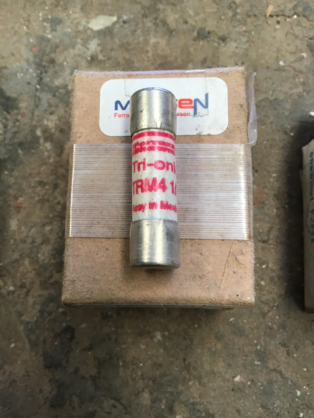 Fusible 4 1/2 AMP 250V modelo TRM4-1/2 marca Ferraz Shawmut - imagen 1