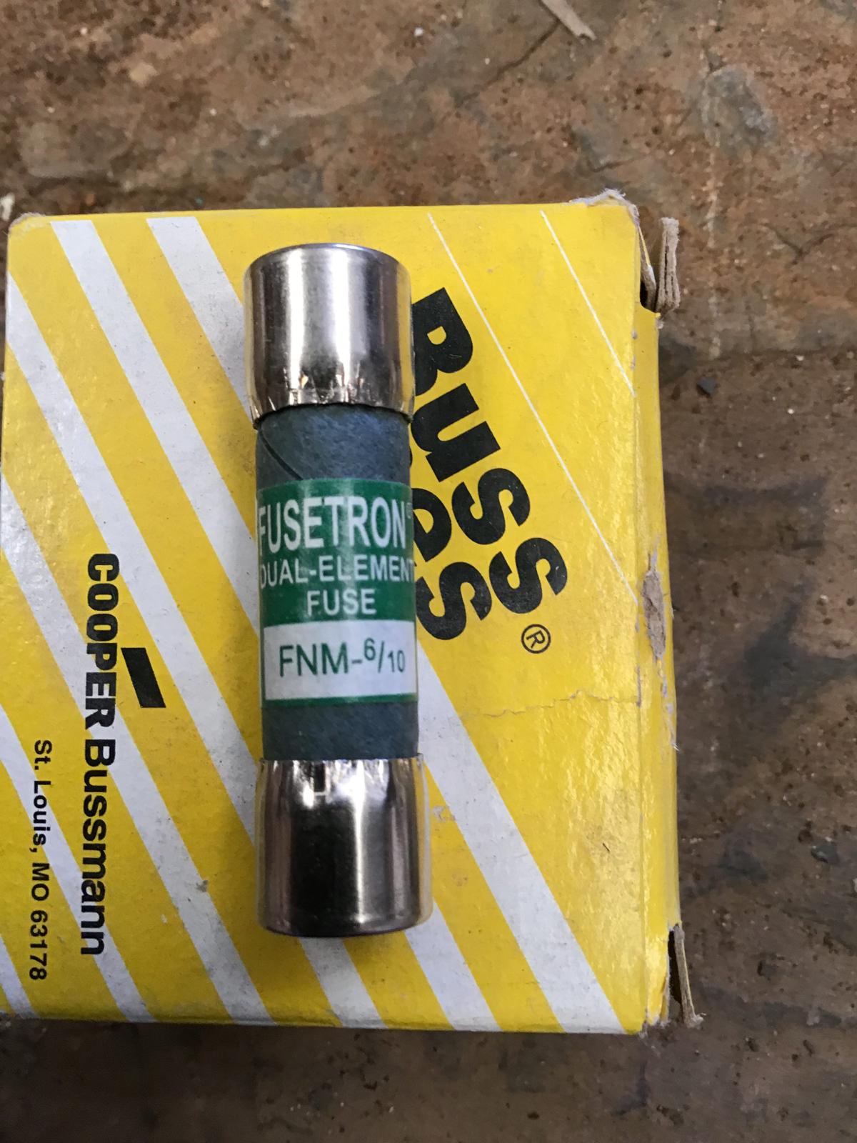 Fusible 6/10 AMP 250V modelo FNM-6/10 marca Bussmann - imagen 1