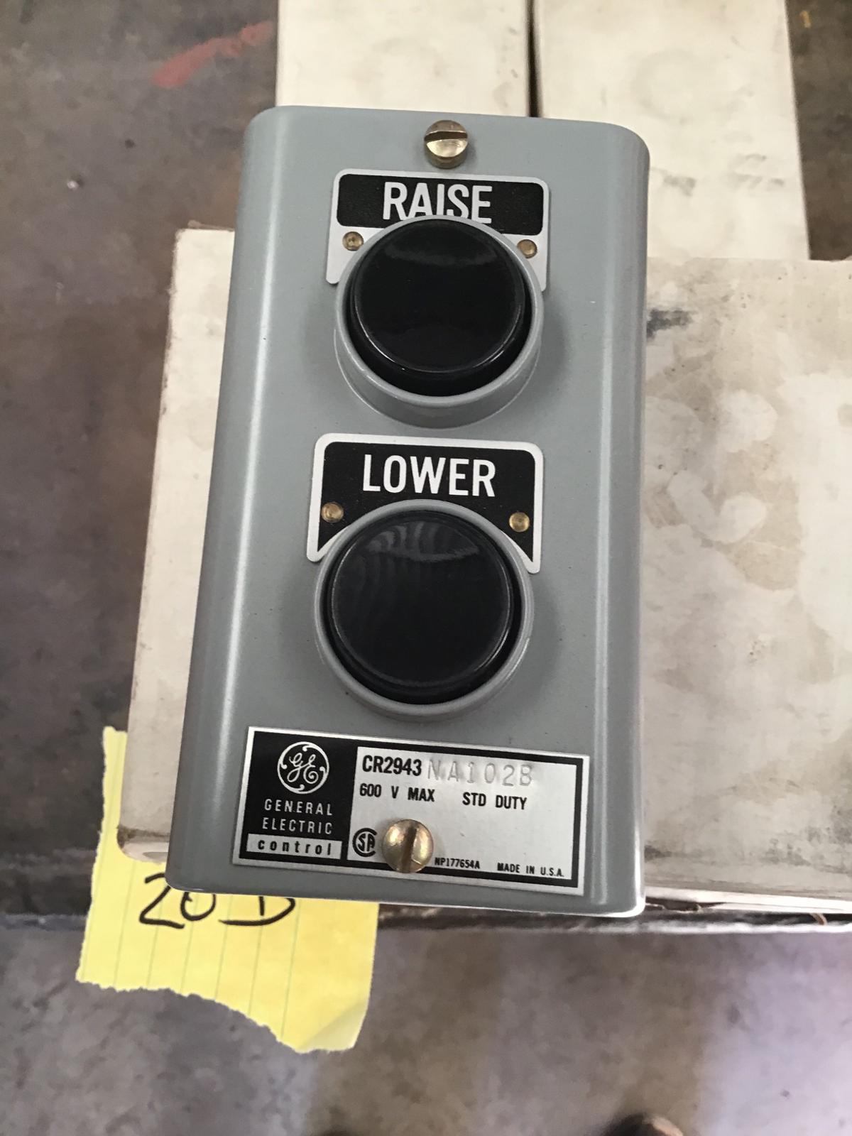 Botonera Raise/Lower 600V modelo CR2943NA102B marca General Electric - imagen 1
