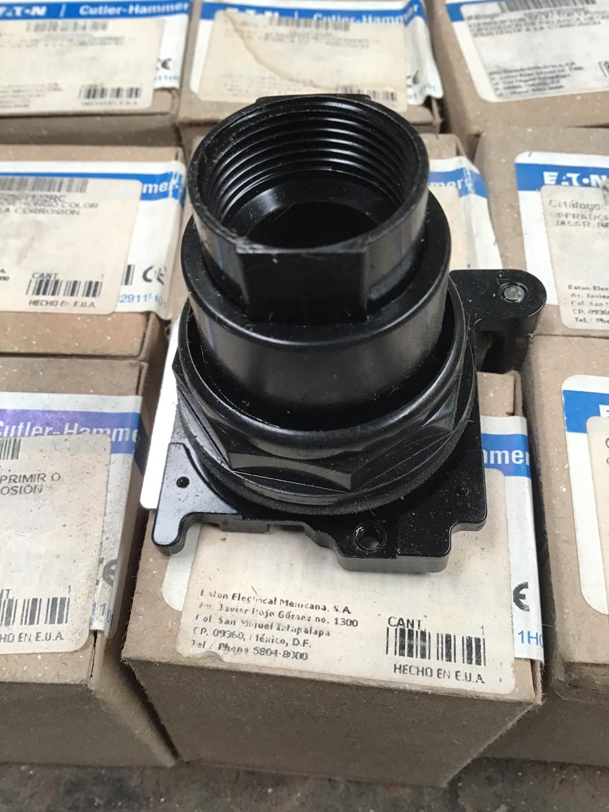 Operador mantenido push-pull modelo 10250T5RC marca Cutler Hammer - imagen 1