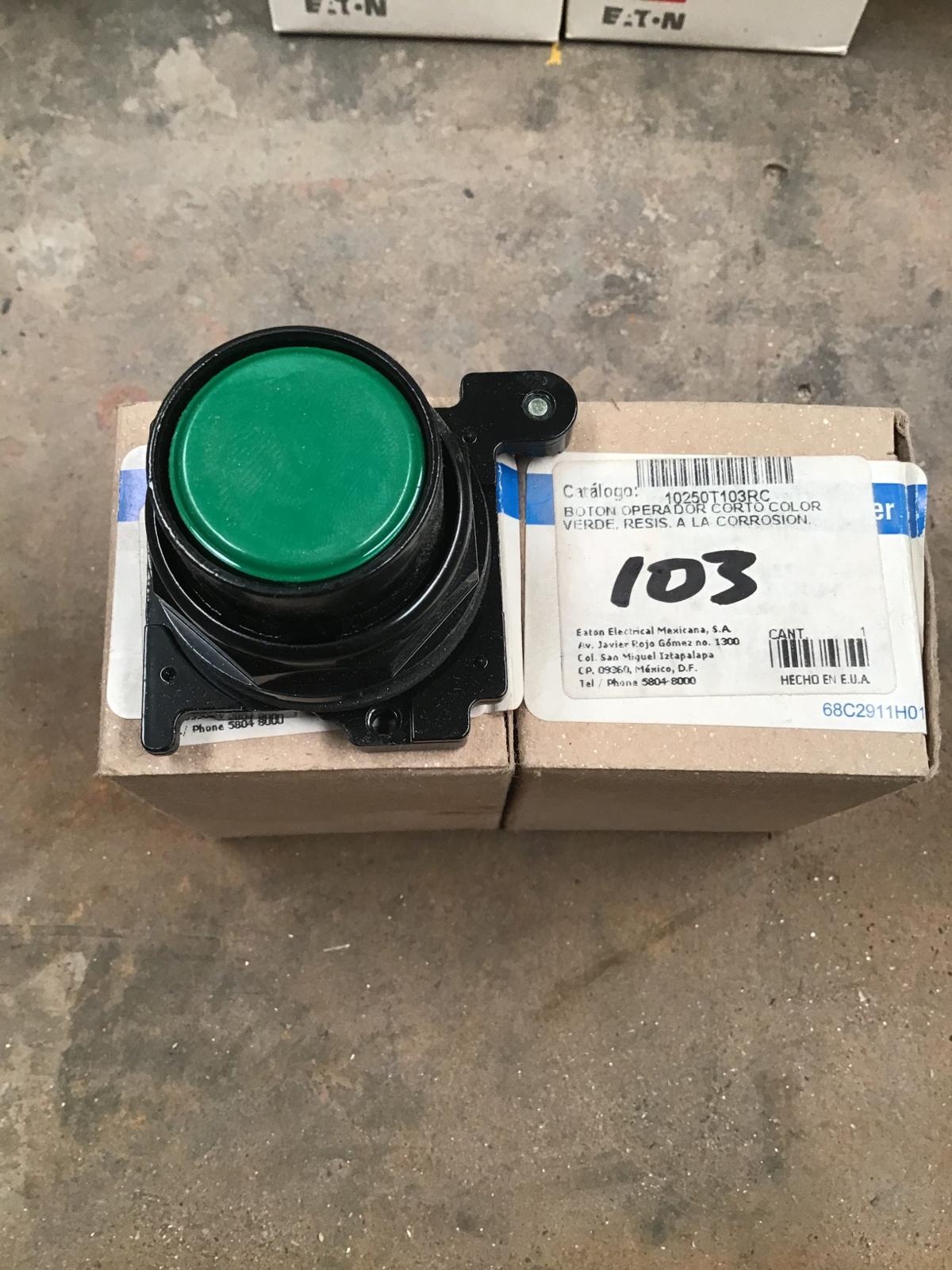 Botón operador pasante modelo 10250T103RC marca Cutler Hammer - imagen 1