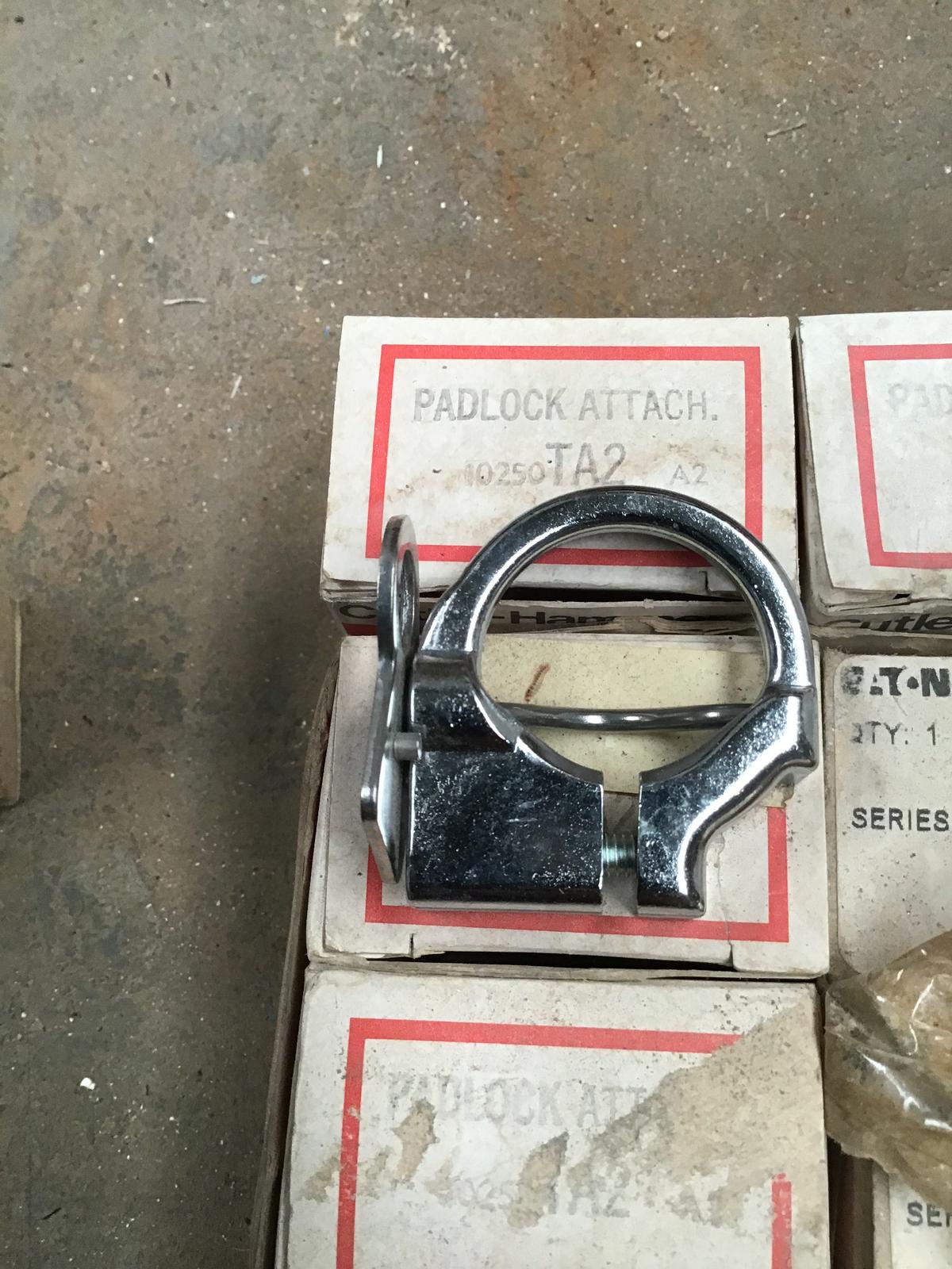 Padlock Attach modelo 10250TA2 marca Cutler Hammer - imagen 1