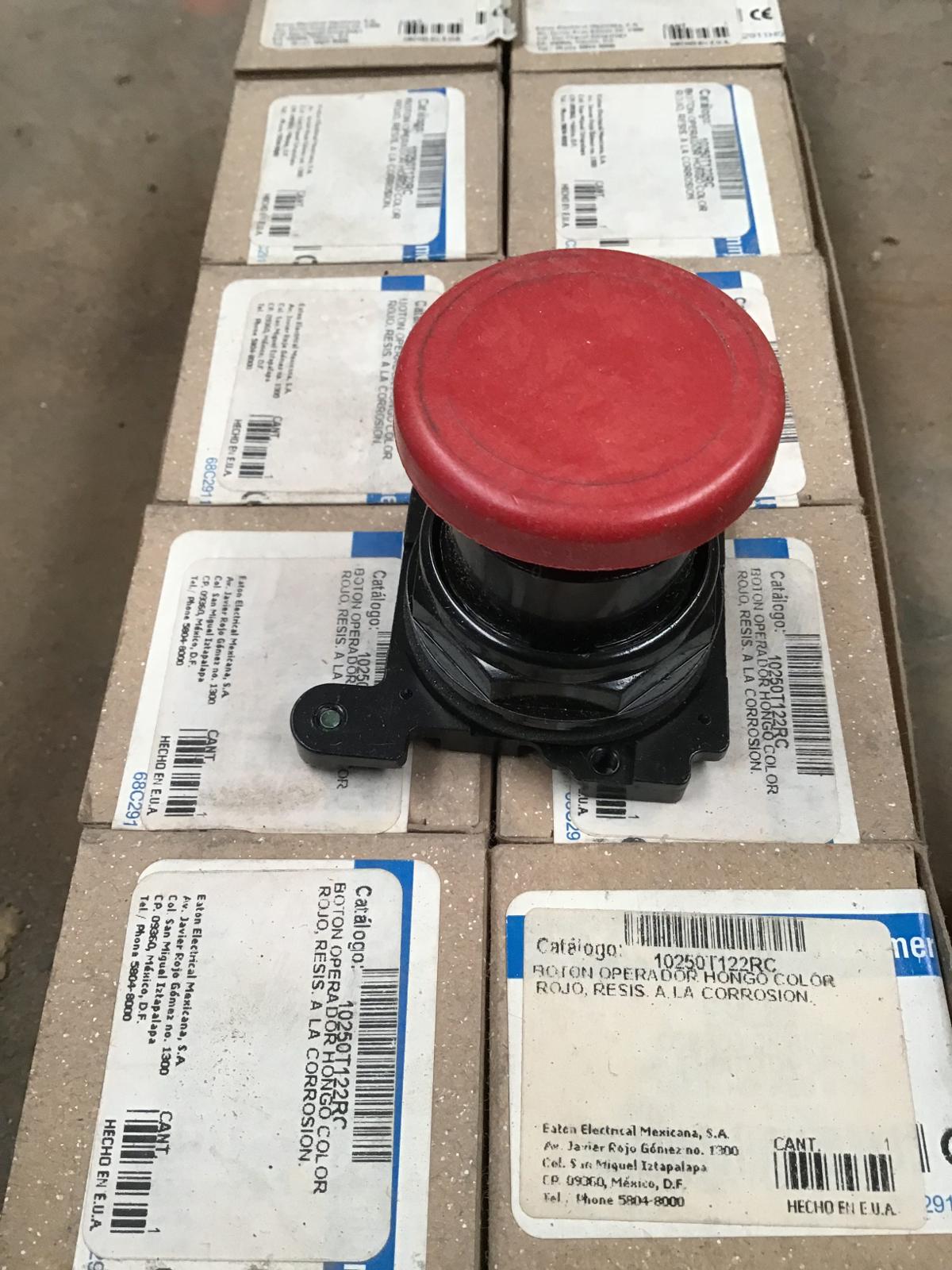 Botón operador hongo modelo 10250T122RC marca Cutler Hammer - imagen 1