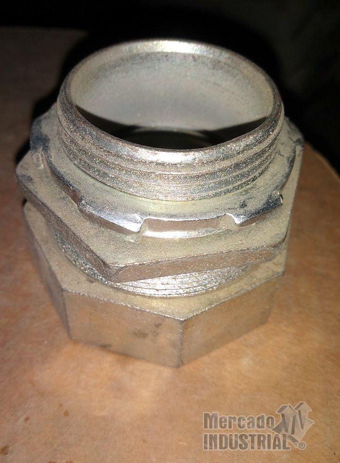 Adaptador metálico 1 1/4" modelo H125 marca Hubbell - imagen 1