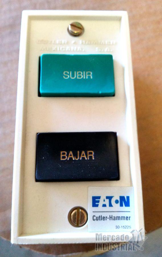 Estación de botones modelo 10250H5201 marca Cutler Hammer - imagen 1