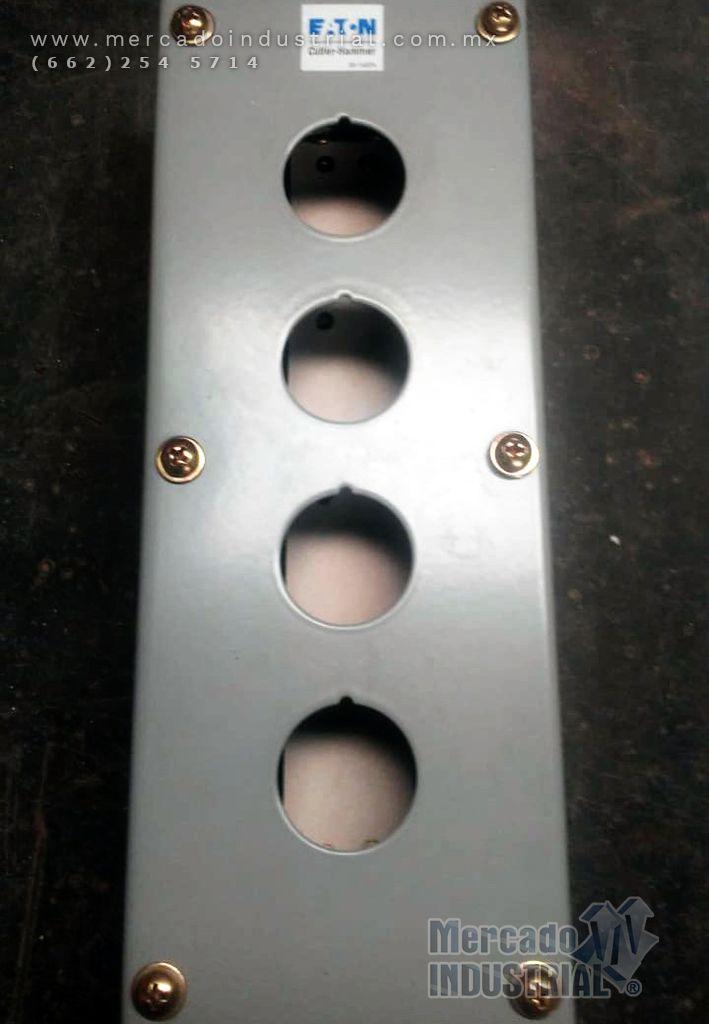 Caja para estación de botones 10250TN4RCA marca Cutler Hammer - imagen 1