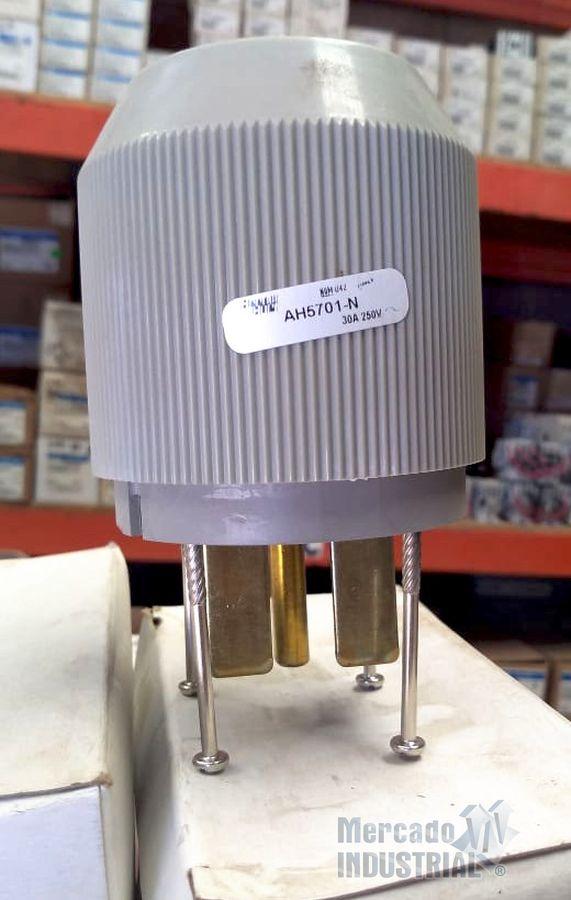 Clavija 30 AMP 250 V modelo AH5701-N marca ARROW HART - imagen 1
