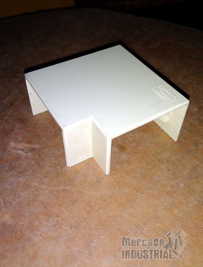 Codo en L modelo MT4FE marca Hubbell - imagen 1