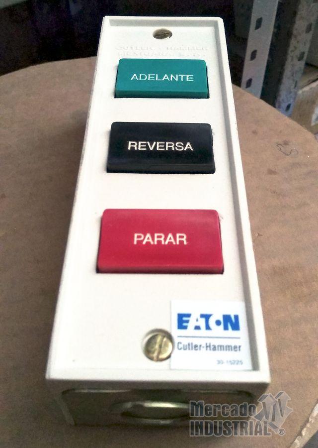 Estación de botones en caja nema 1 modelo 10250H5302 marca Cutler Hammer - imagen 1