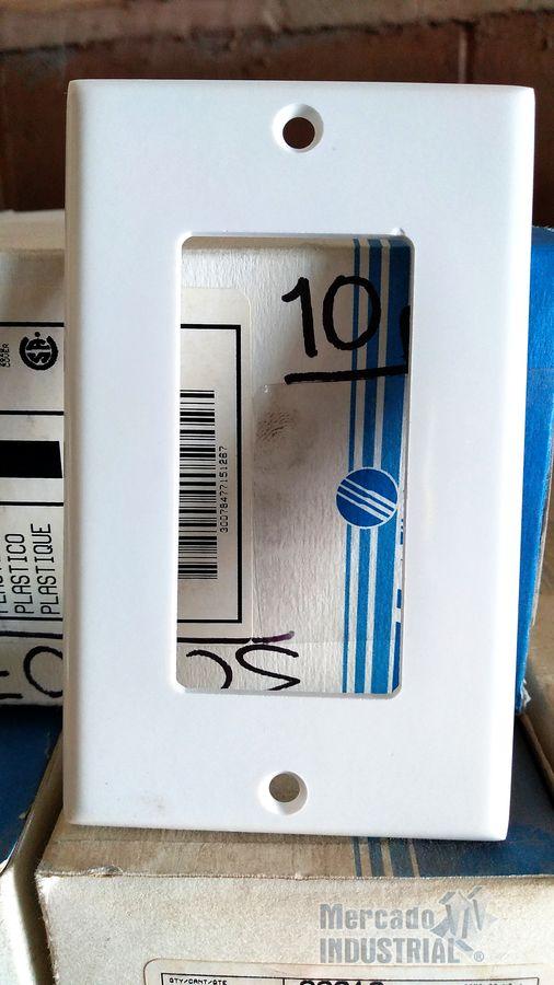Placa de pared/placa frontal modelo 80401-W marca LEVITON - imagen 1