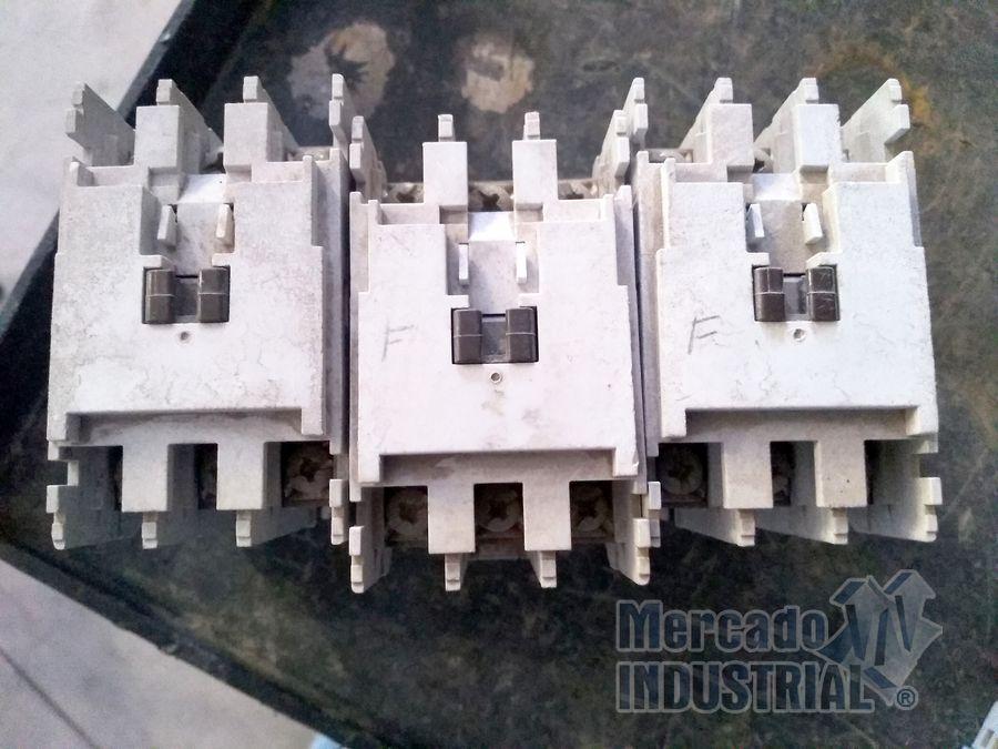 Contactor 32 AMP 3 polos modelo T1904B marca Cutler Hammer - imagen 1