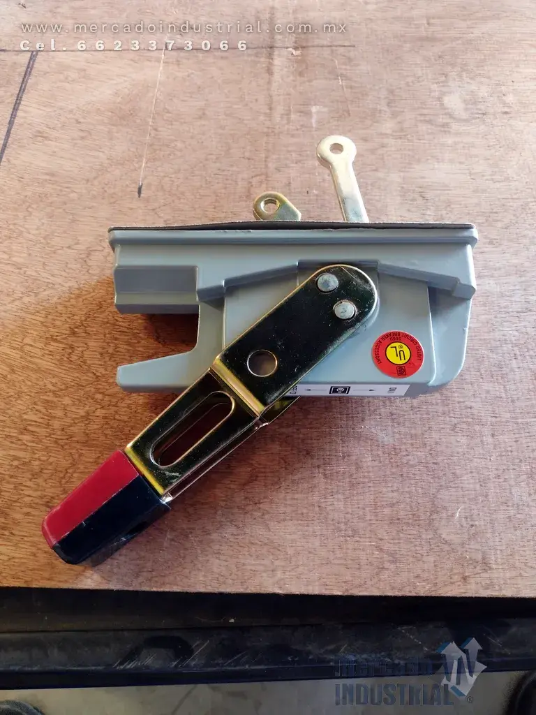 Mecanismo de manija de eje flexible y hardware de puerta marca Cutler hammer - imagen 1